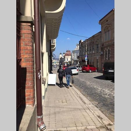 Лофт На Площі Філармонії Tjernivtsi Exteriör bild